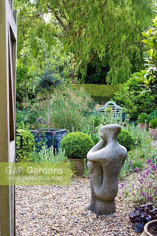 Skulptur im trockenen Garten - Wickets, Essex NGS